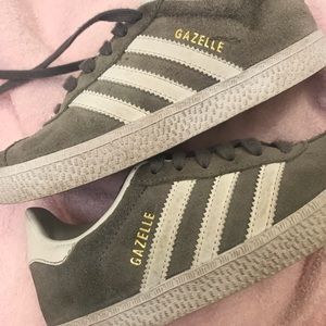Gray adidas gazelle size 13.5